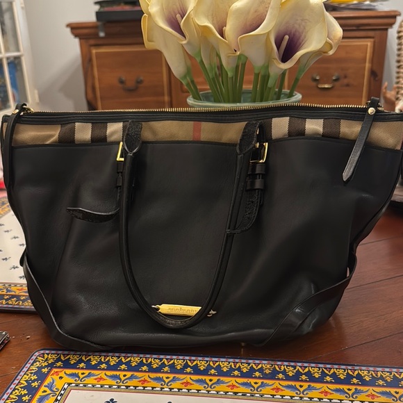 Burberry Black Leather Bag Authentic - Picture 1 of 11